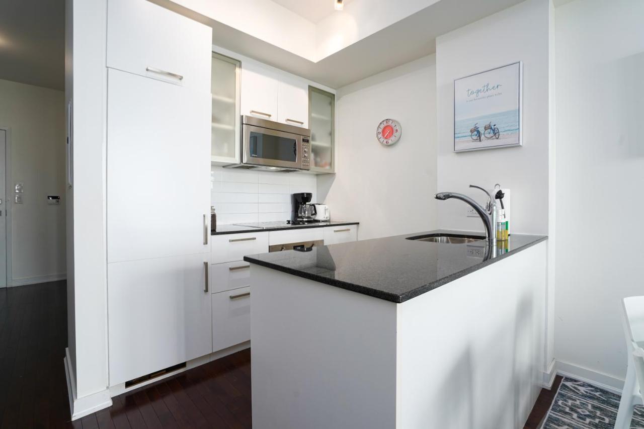 Downtown Toronto Scotiabank Arena, Rogers Centre, Union Station, Cn Tower Hotell Exteriör bild