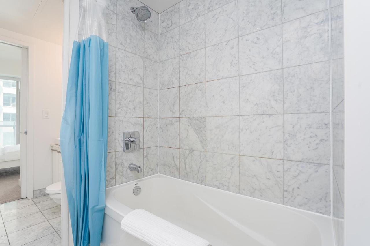 Downtown Toronto Scotiabank Arena, Rogers Centre, Union Station, Cn Tower Hotell Exteriör bild