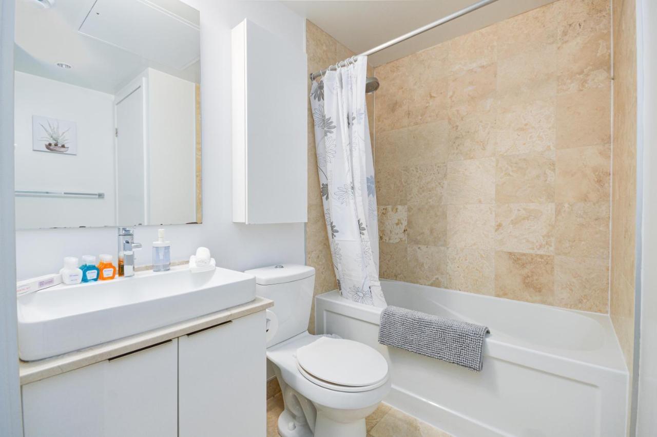 Downtown Toronto Scotiabank Arena, Rogers Centre, Union Station, Cn Tower Hotell Exteriör bild